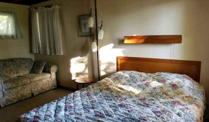 Four Star Motel - Web Listing (newer photo)